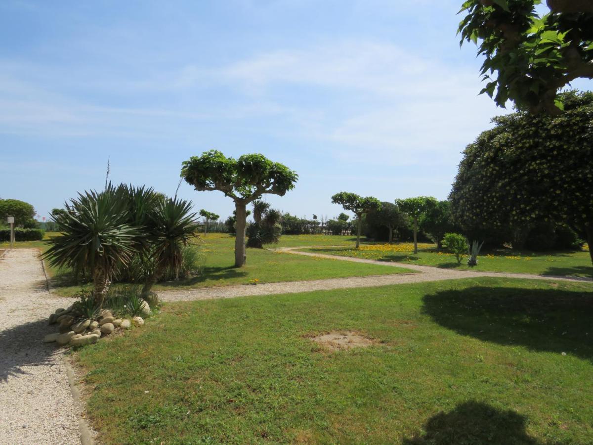 Ground Floor Studio With Access To Beach And Pool Le Barcares Exterior photo